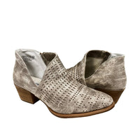 Very G - Women's Laserette Bootie
