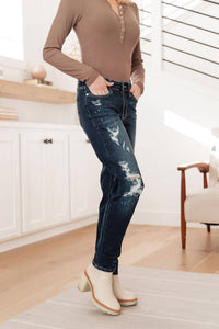Judy Blue - Mid Rise Bleach Splash Distressed Boyfriend Jeans