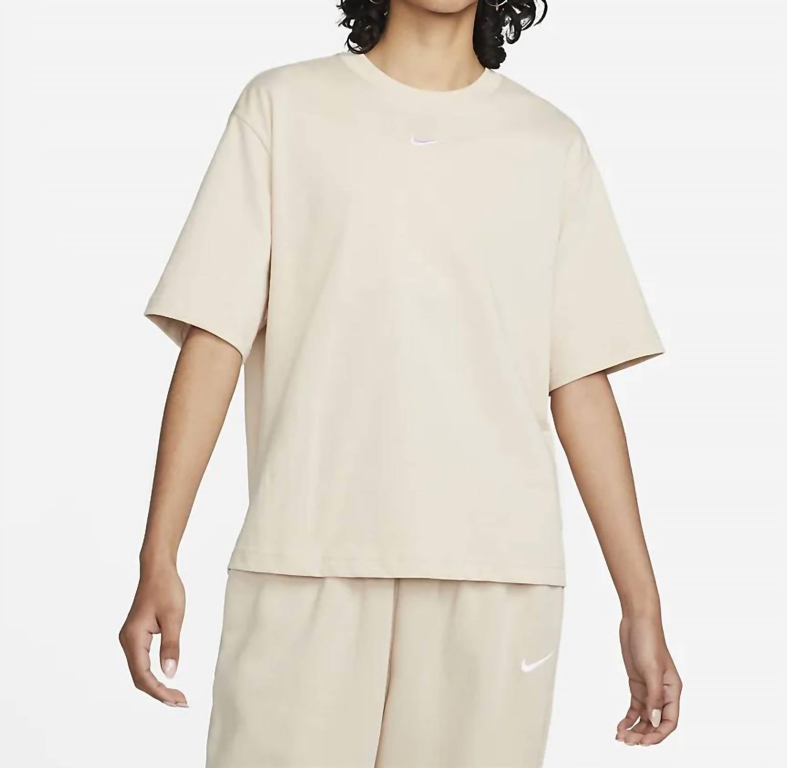 Nike - Sportswear Essentials Tee