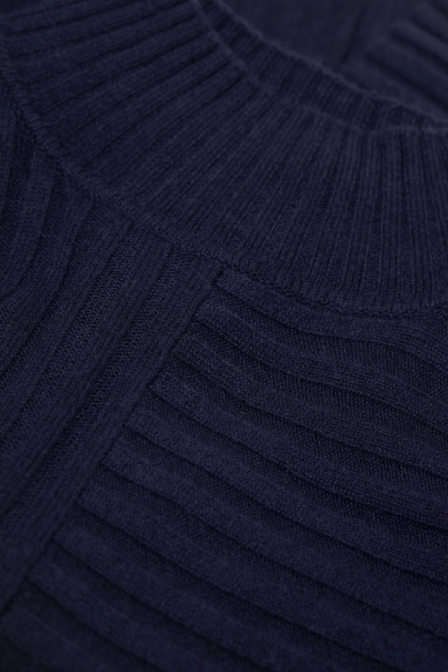 Closed - Turtle Neck Pullover