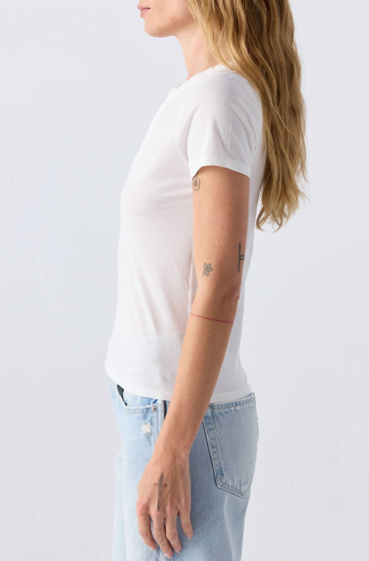 Amo - Delightful Tee