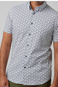 Stone Rose - Printed Bees Short Sleeve Button Down Shirt