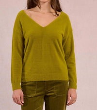 Molly Bracken - V-neck Cozy Knitted Sweater