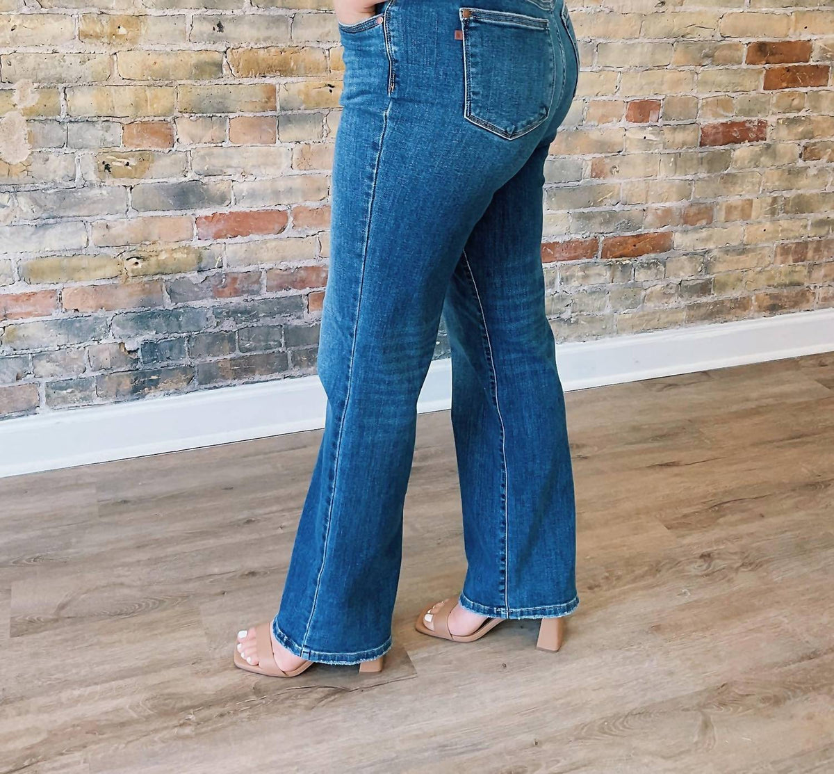 Judy Blue - Remi V-front Straight Jeans