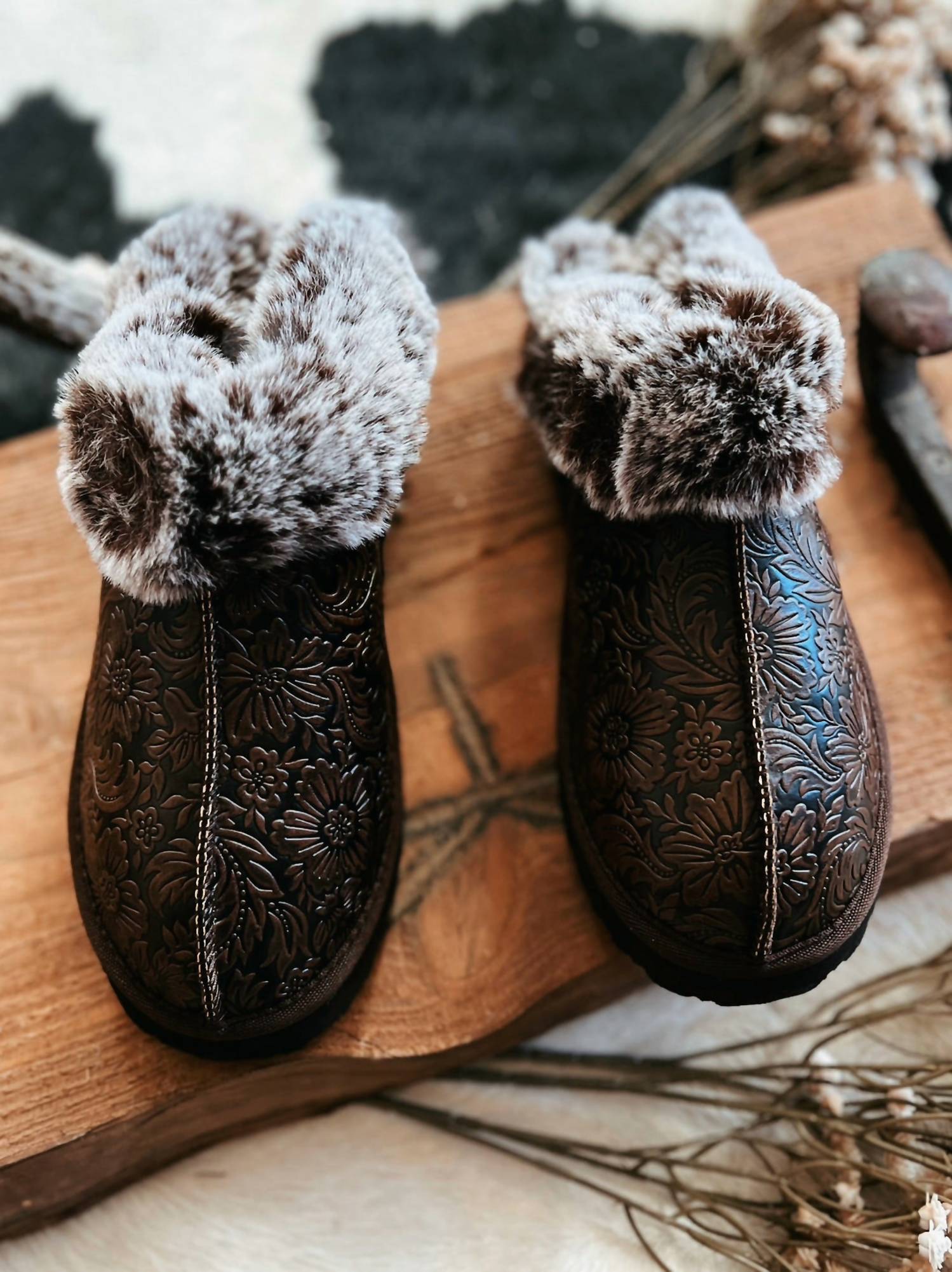 Very G - Women's Lolly Tooled Print Faux Leather Fuzzy Slippers