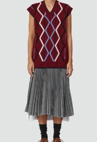 Plan C Women's Rhombus Vest in burgundy - women's sweater