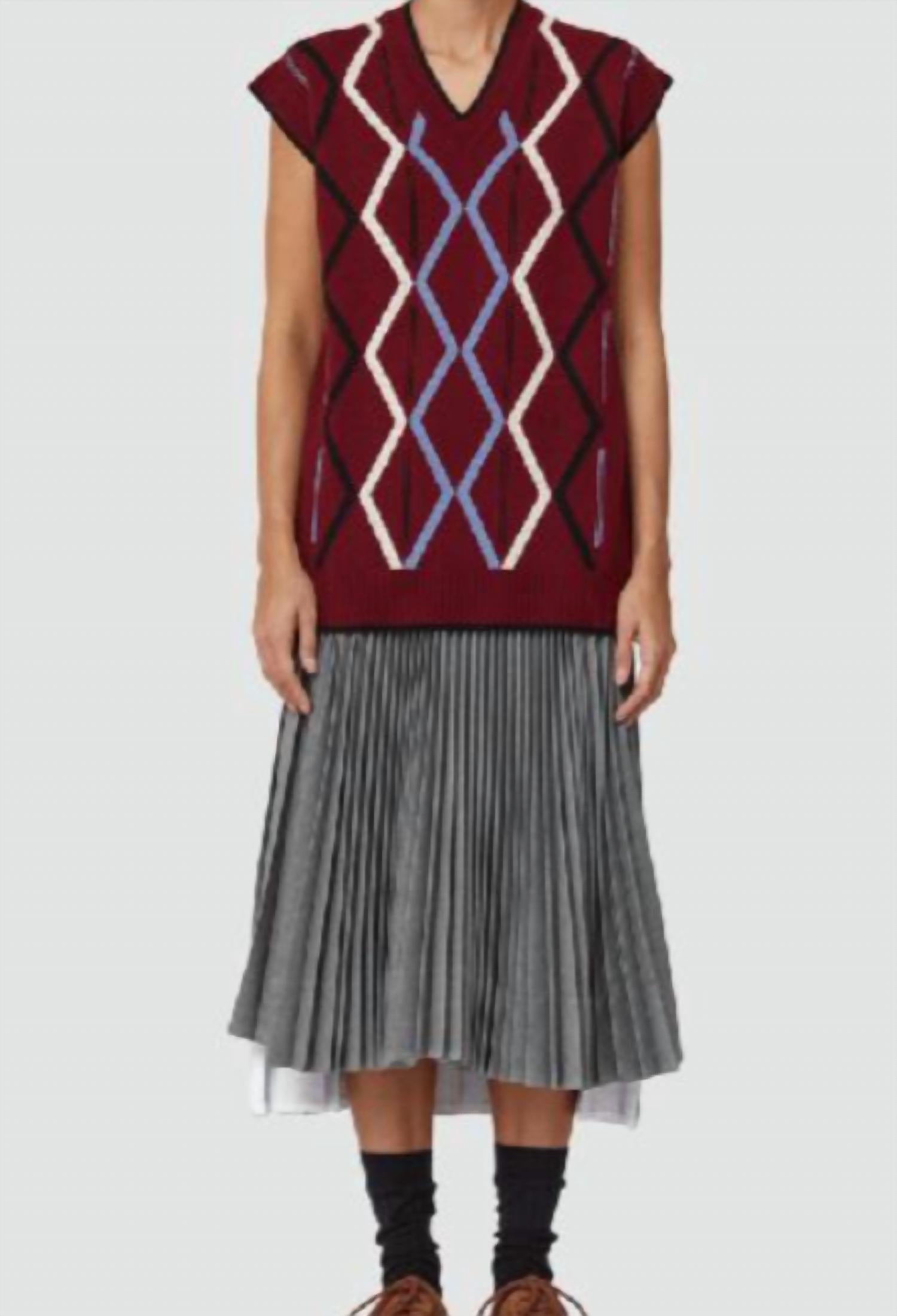 Plan C Women's Rhombus Vest in burgundy - women's sweater