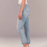 Abercrombie & Fitch - Curve Love High Rise Mom Jeans