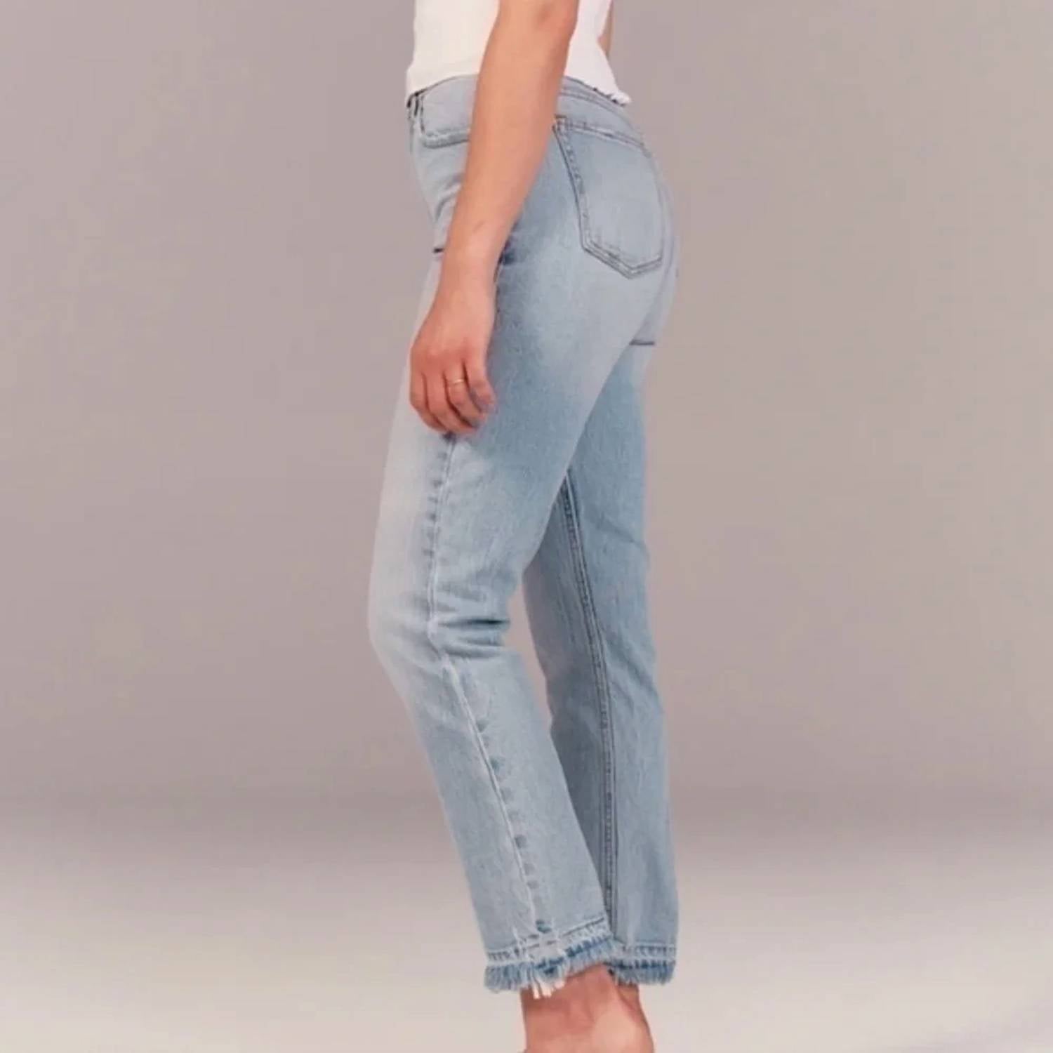 Abercrombie & Fitch - Curve Love High Rise Mom Jeans