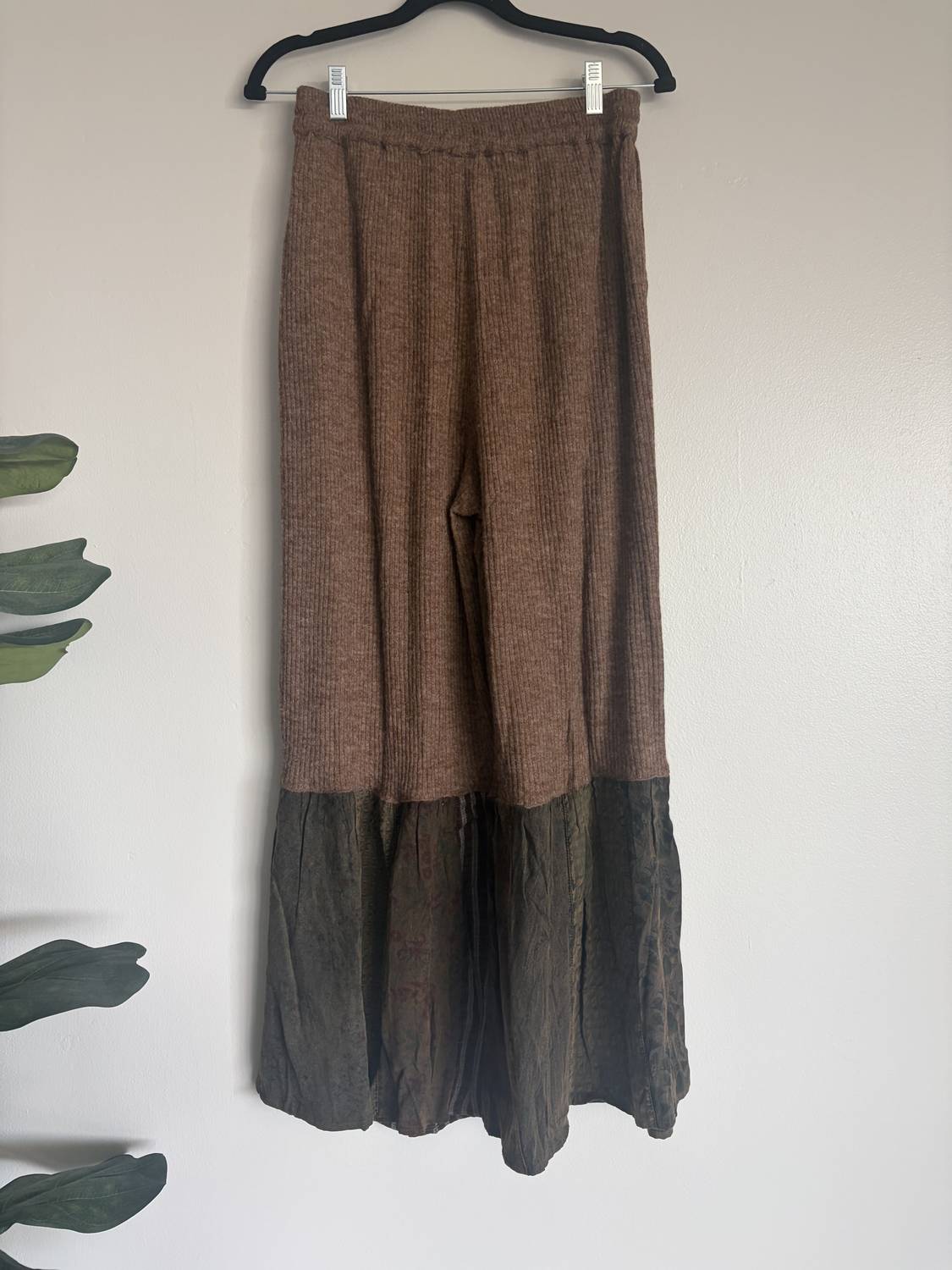 Young Threads - Women's Lacey And Ruffley Komon Top With Pant Set