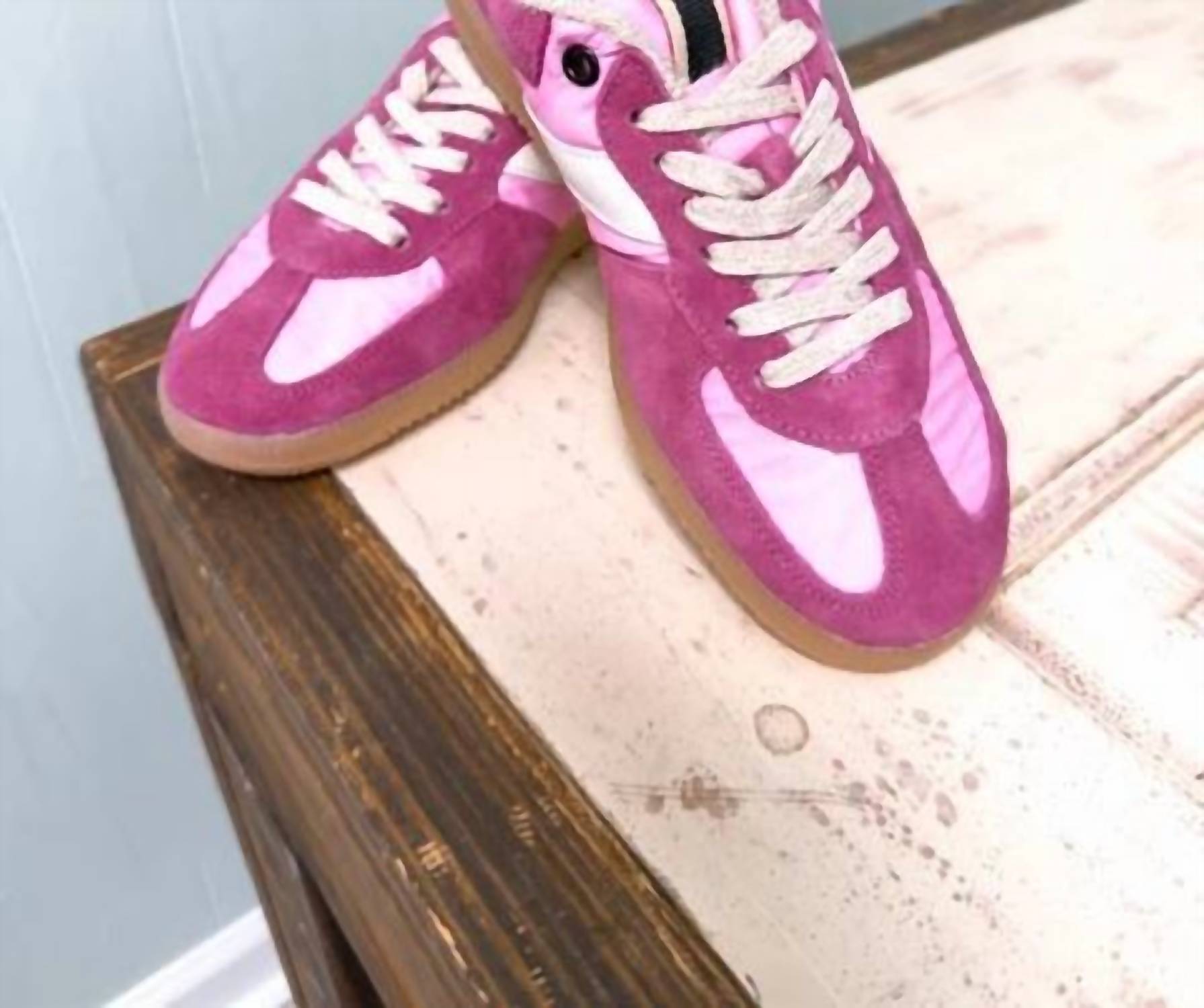 Shu Shop - Women's Retro Sneaker With Stripe