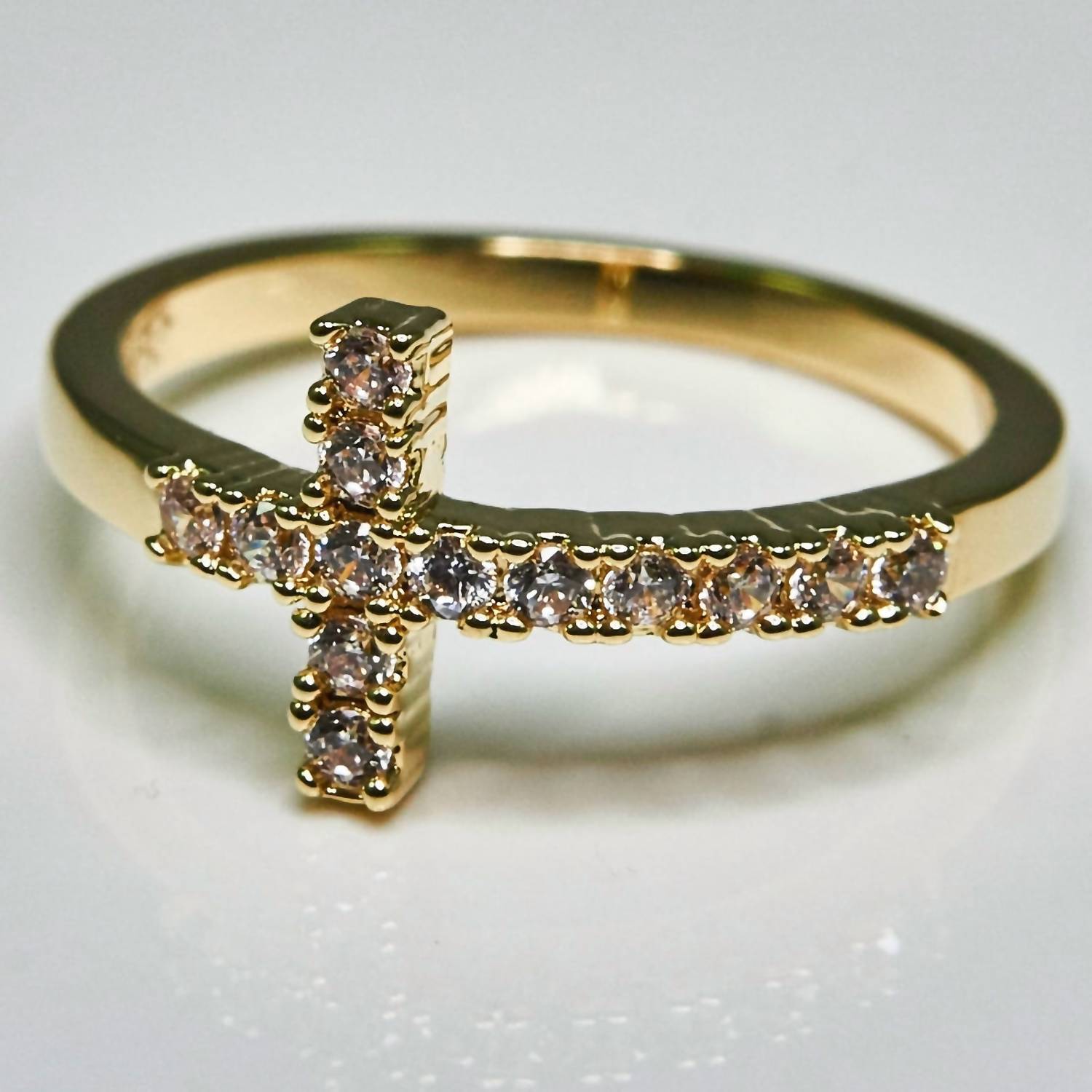 Faire - Cross Ring