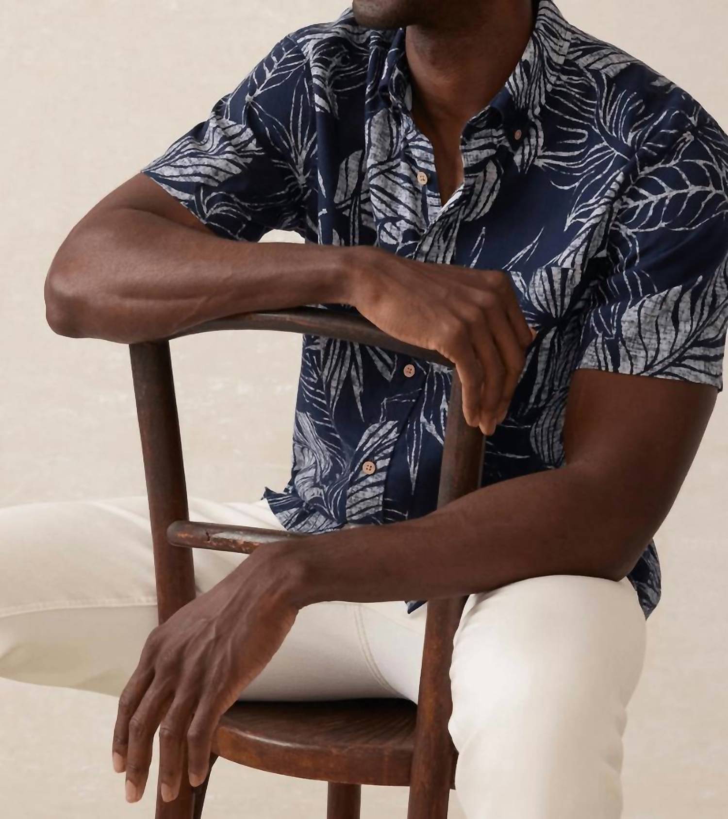 Faherty Short-sleeve Breeze Shirt in navy perro tropical - men's shirt - detail view