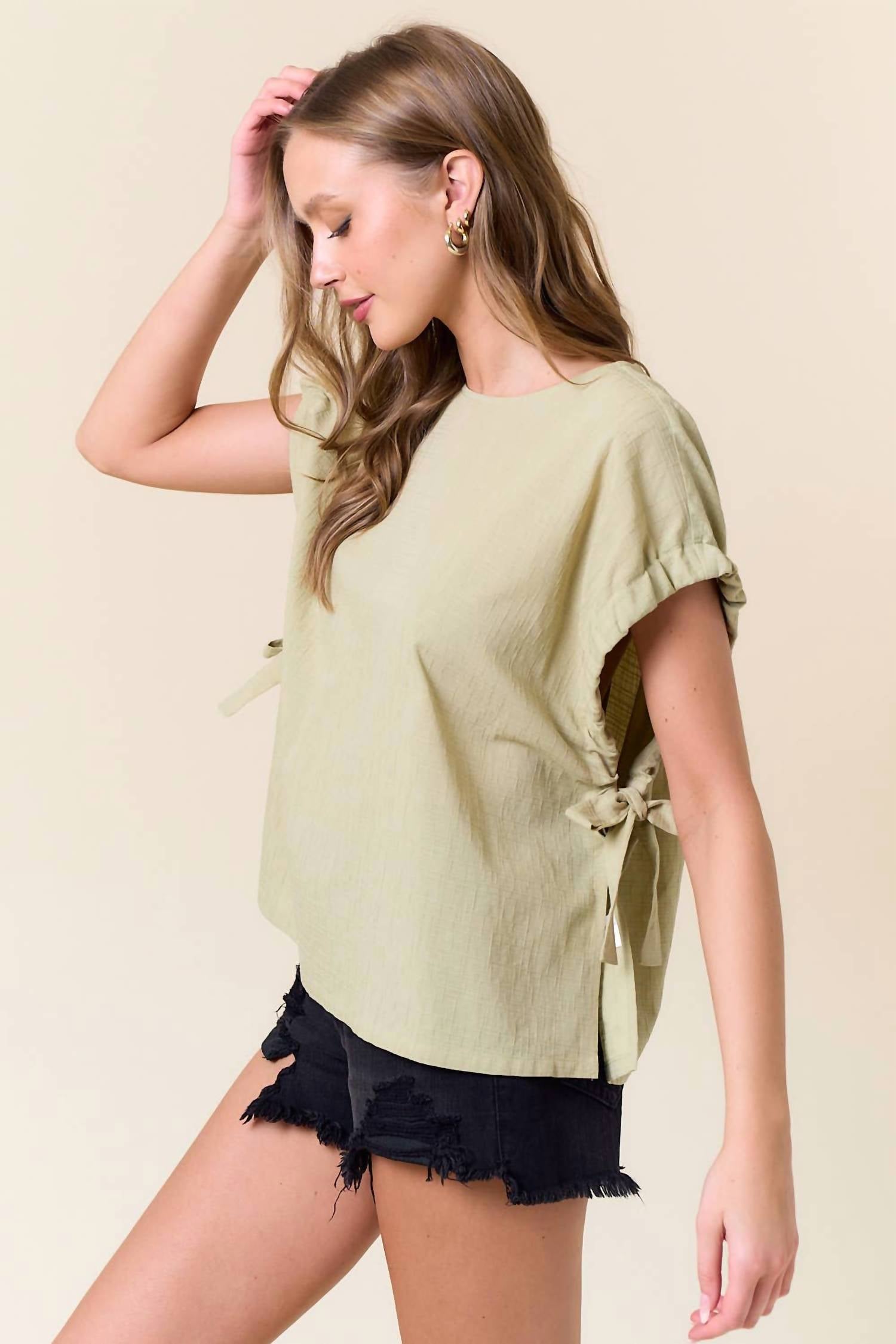 Doe And Rae - Greta Short Cuffed Sleeves Top