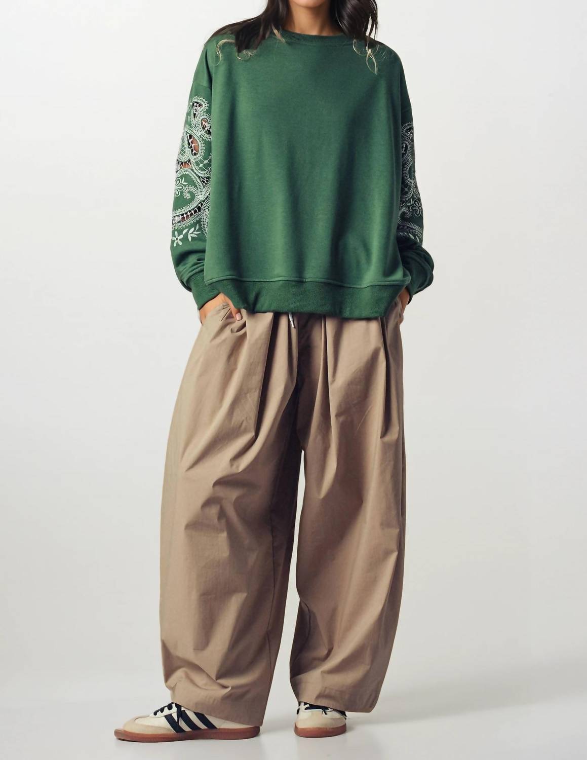Urban Daizy - Boho Romantic Lace Embroidered Sweatshirt
