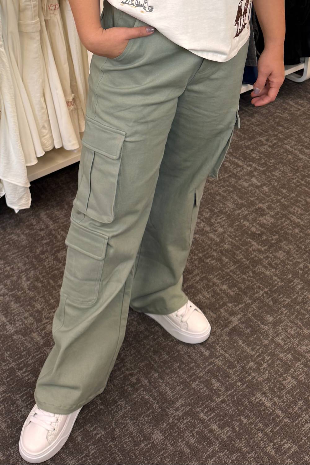 Modo Borboleta Cargo Pockets Straight Leg Pants in light green - women's pants