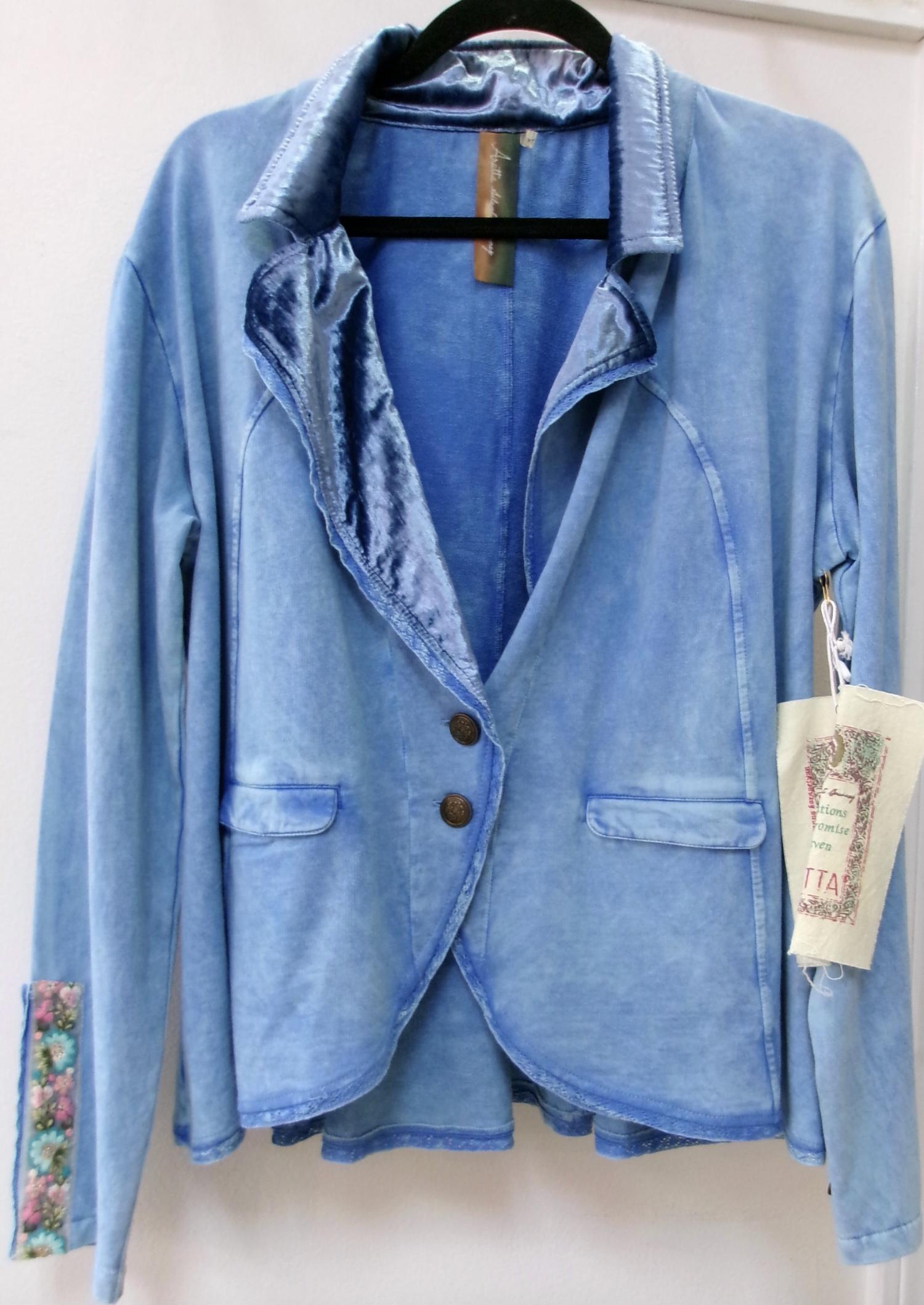 Aratta - Women's Colonel Jacket With Embroidered Trim On Sleeves