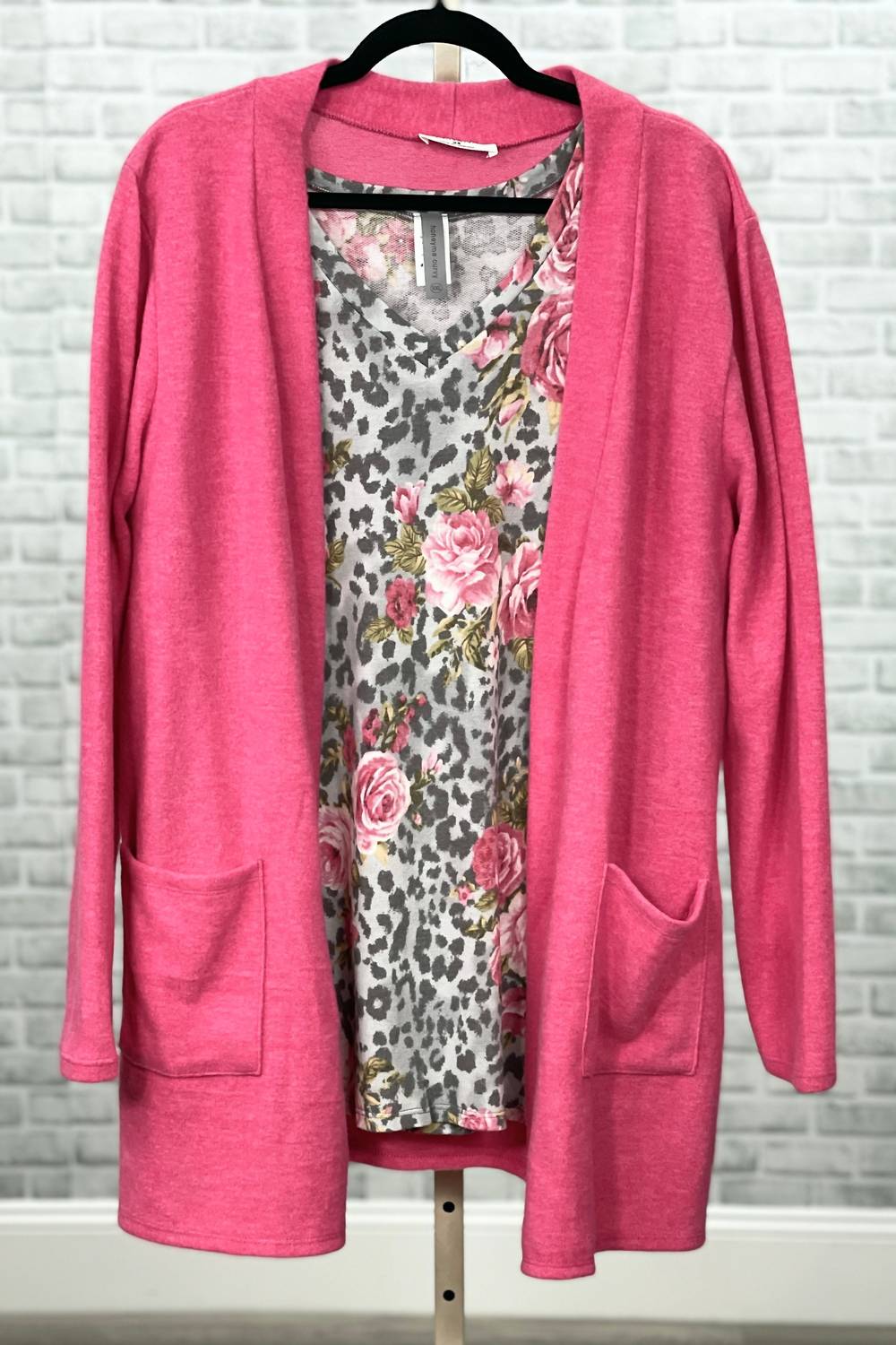 Honeyme - Floral 3/4 Sleeve V-neck Top
