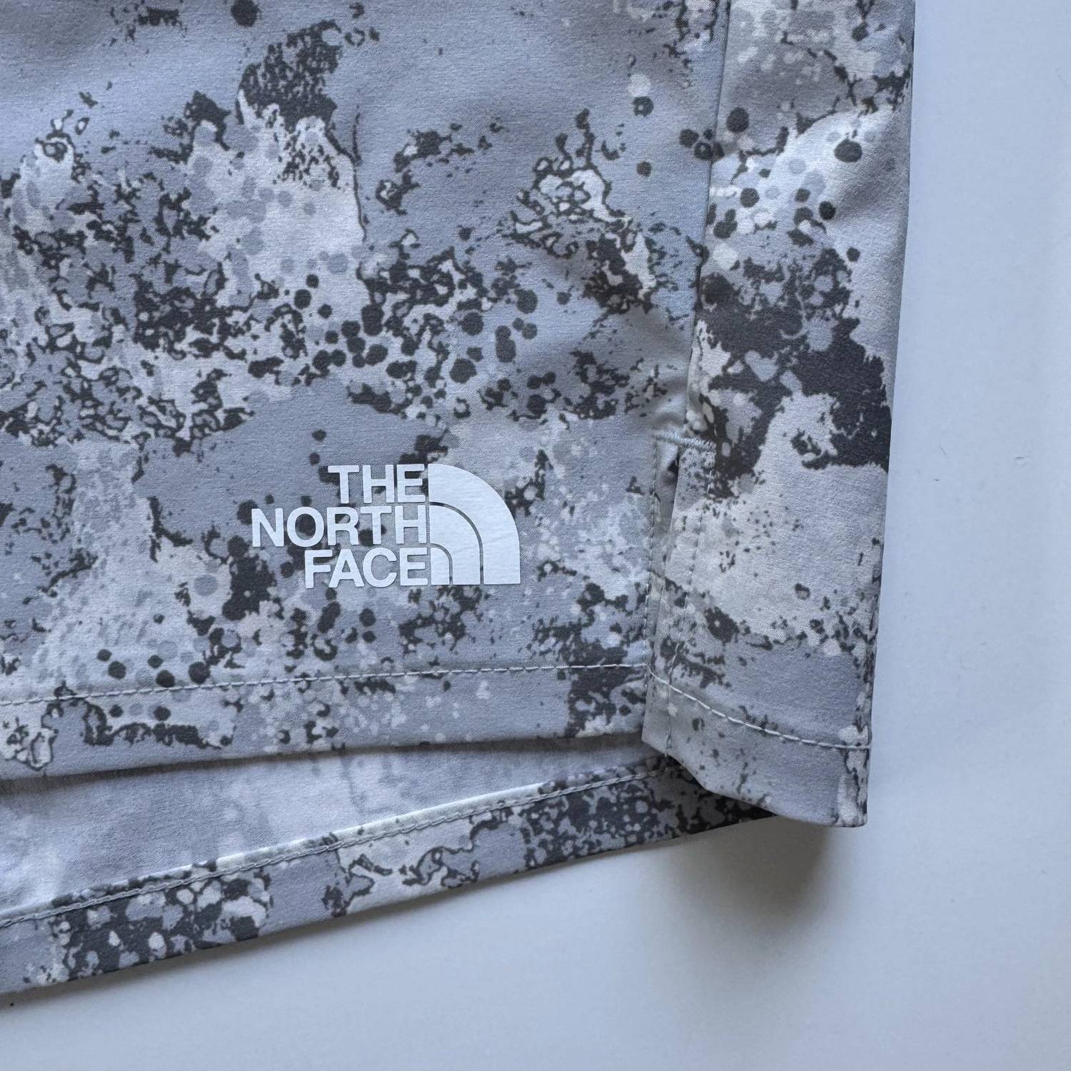 THE NORTH FACE Men's Big Wander 2.0 High Rise Shorts in grey - men's shorts - detail view