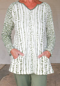Wild Palms - V-notch Abstract Pebble Top
