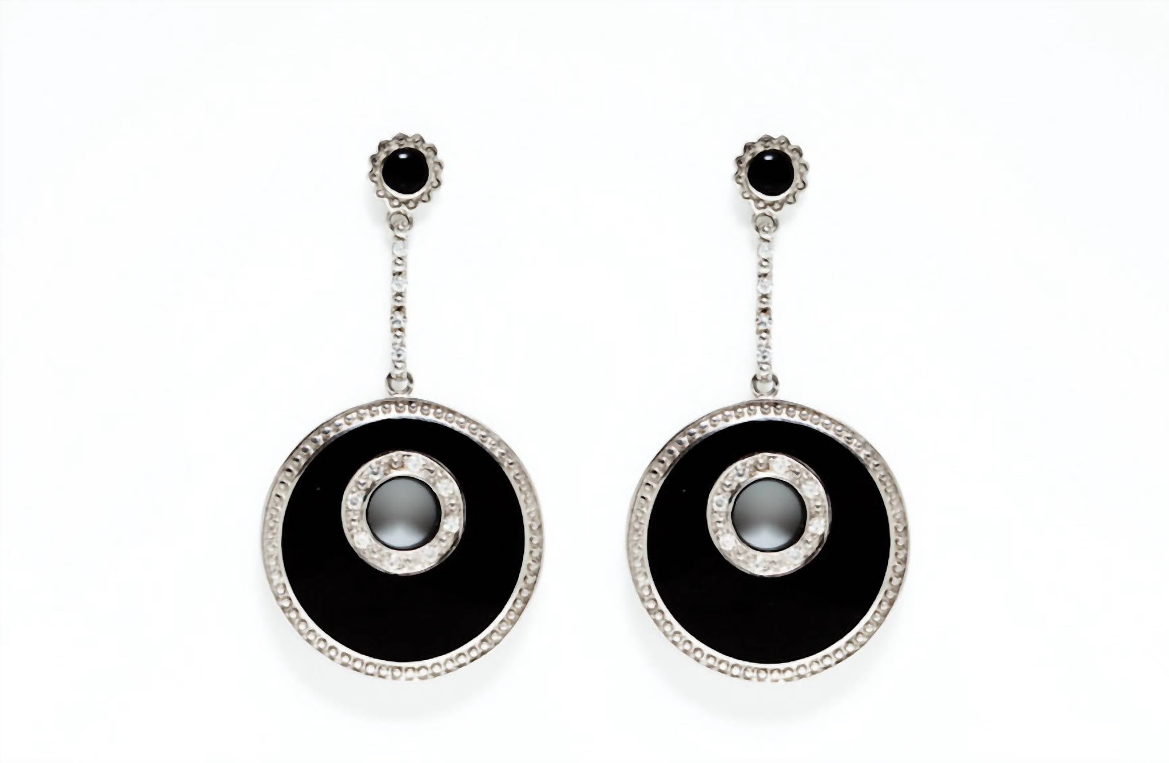 Avenue Chic - Women's Love Earrings