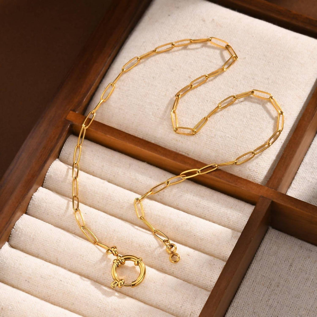 Josslyn By Wall To Wall - Women's Circle Pendant Necklace