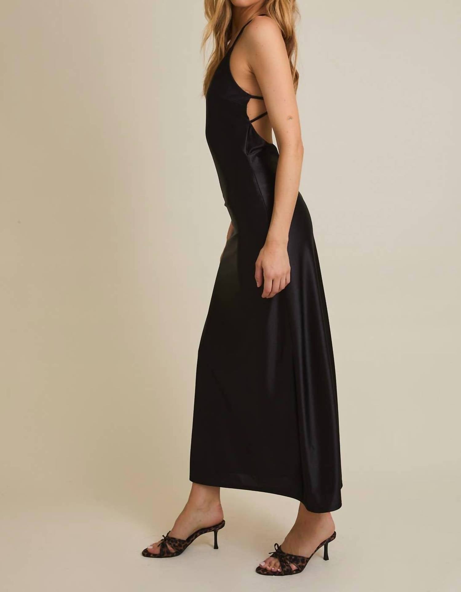 Gilli - V-NECK STRAP BACK TIE MAXI DRESS