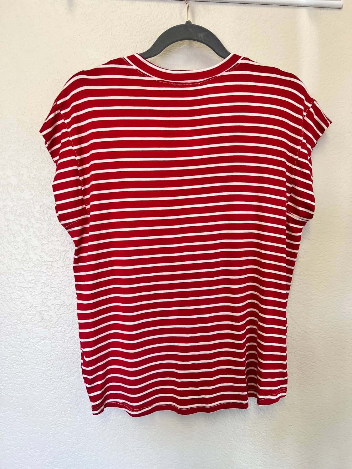 If She Loves - Women's Blossom Basic Muscle Tee