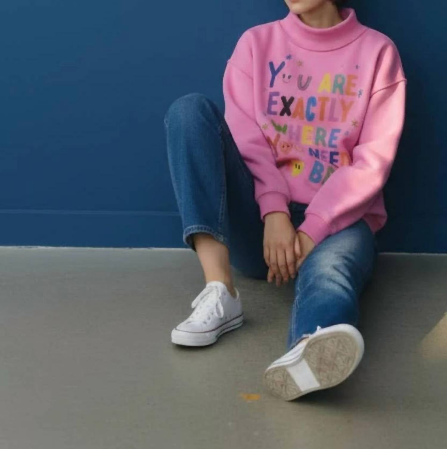 Bucketlist - Reversible Graphic Mock-neck Crop Sweatshirt