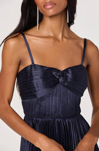 Astr - Ascella Sweetheart Pleated Midi Dress