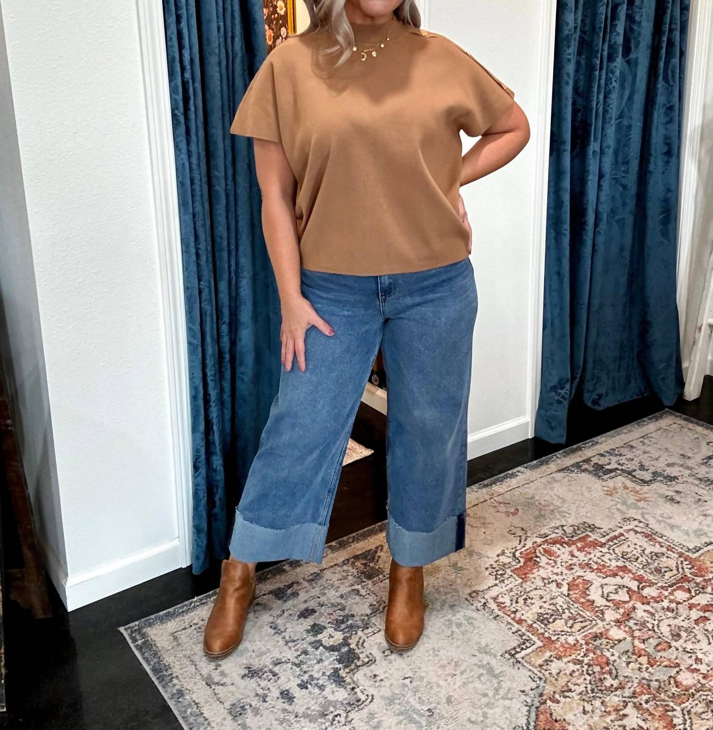 ee:some Short sleeve sweater in brown - women's sweater