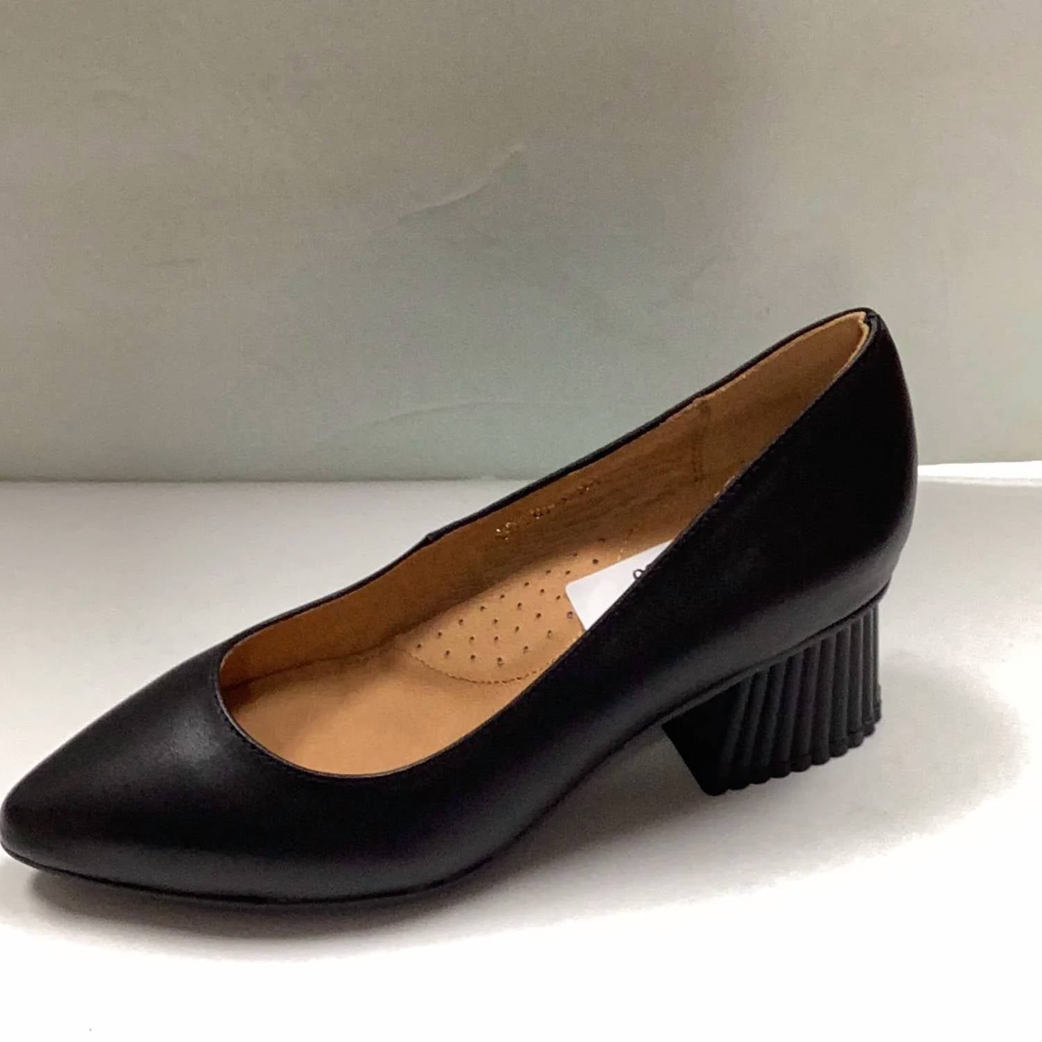 1936 - Women's Saveria Plain Fan Mid Pump