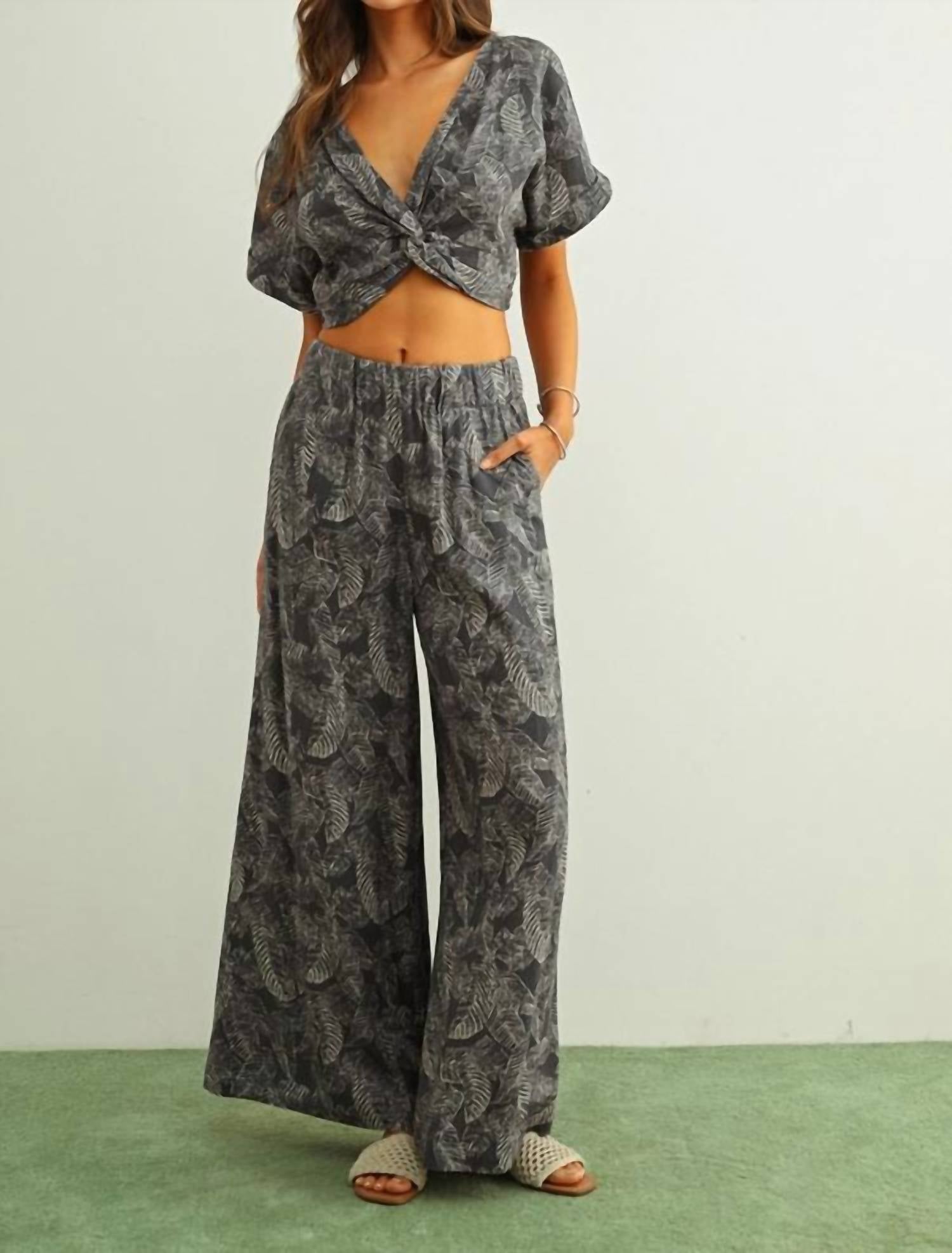 Miou Muse - Leaf Print Faded Effect Twist Front Top