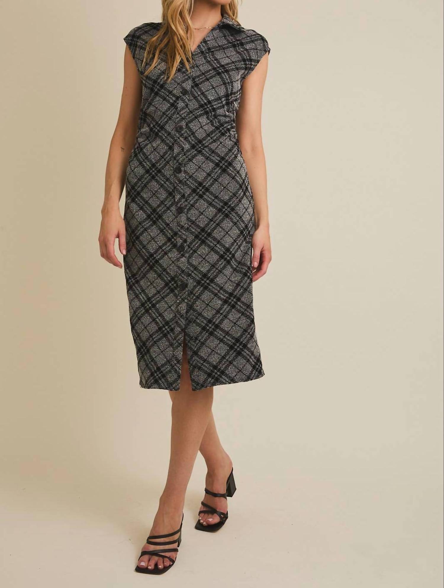 Gilli - Collared Sleeveless Button Down Plaid Midi Dress