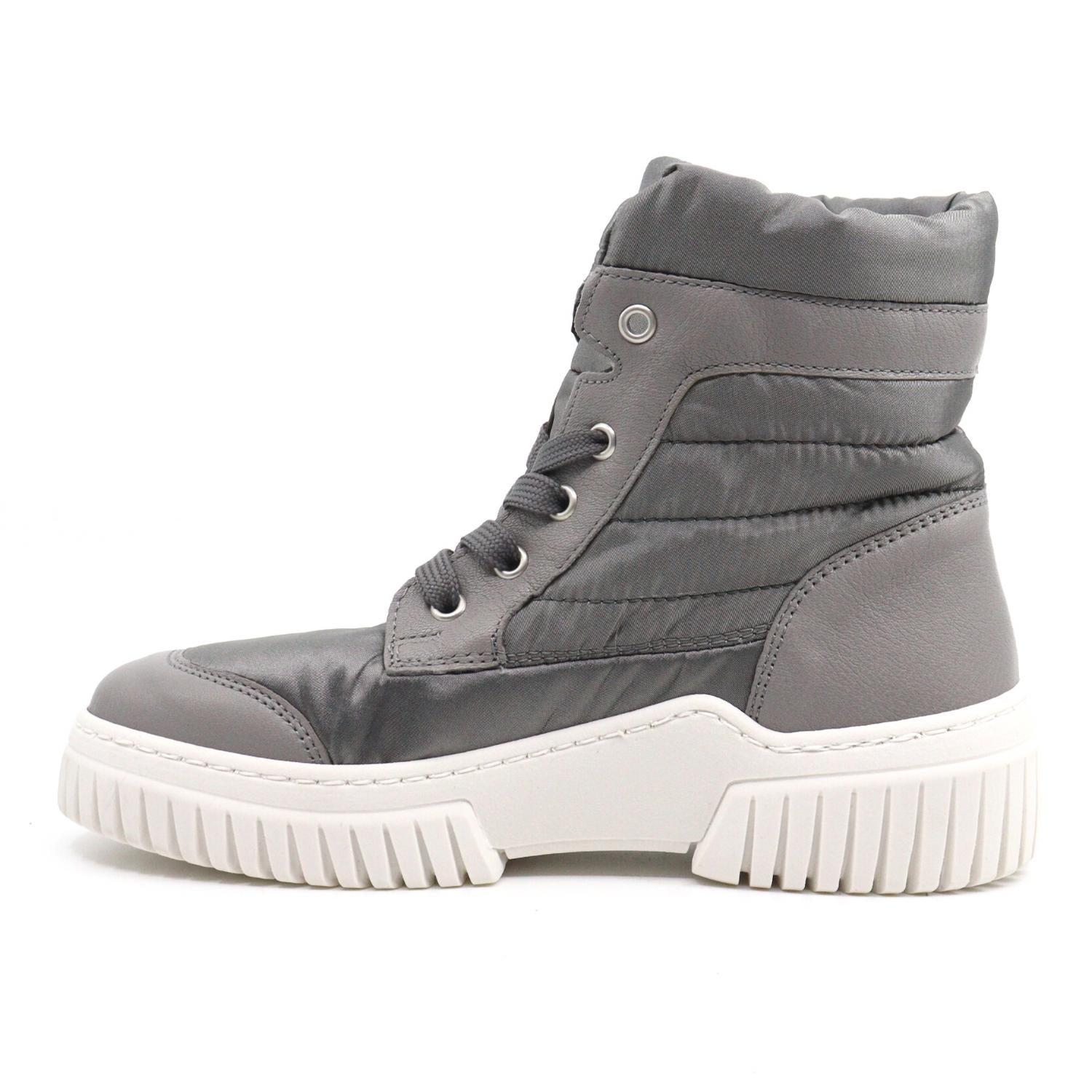 UNISEX LACED UP HIKER BOOT