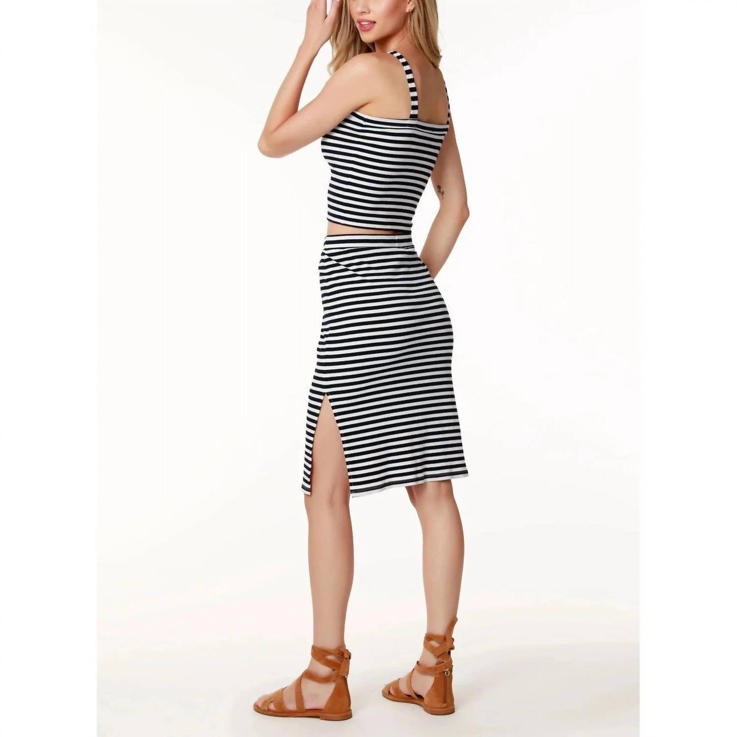 Bobi - Straight Neck Crop Top