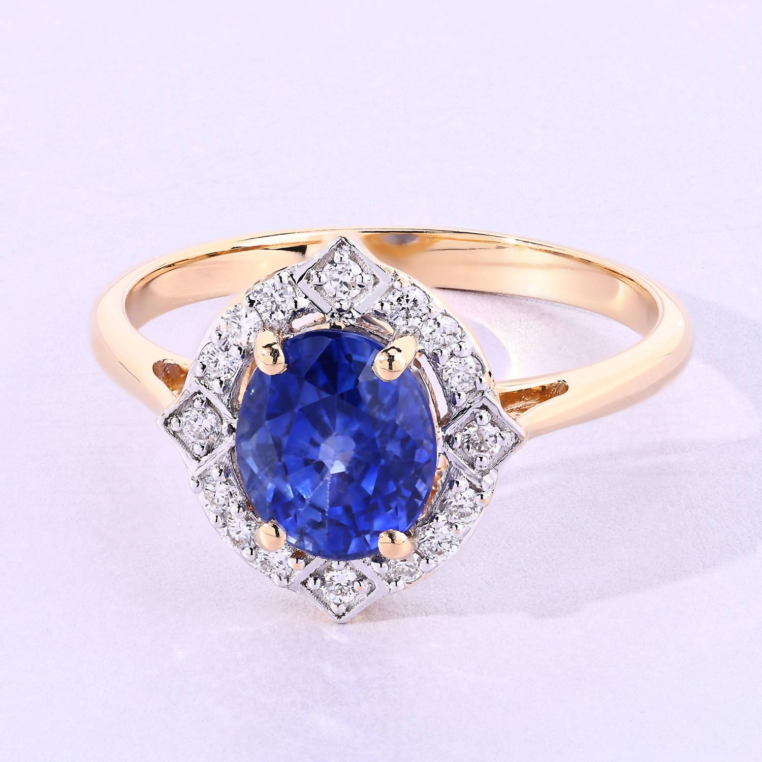 Diana M Jewels Women's Oval Natural Sapphire Fashion Ring (2.16 Ct) - Classic Plus in 18k yellow gold - women's jewelry - detail view