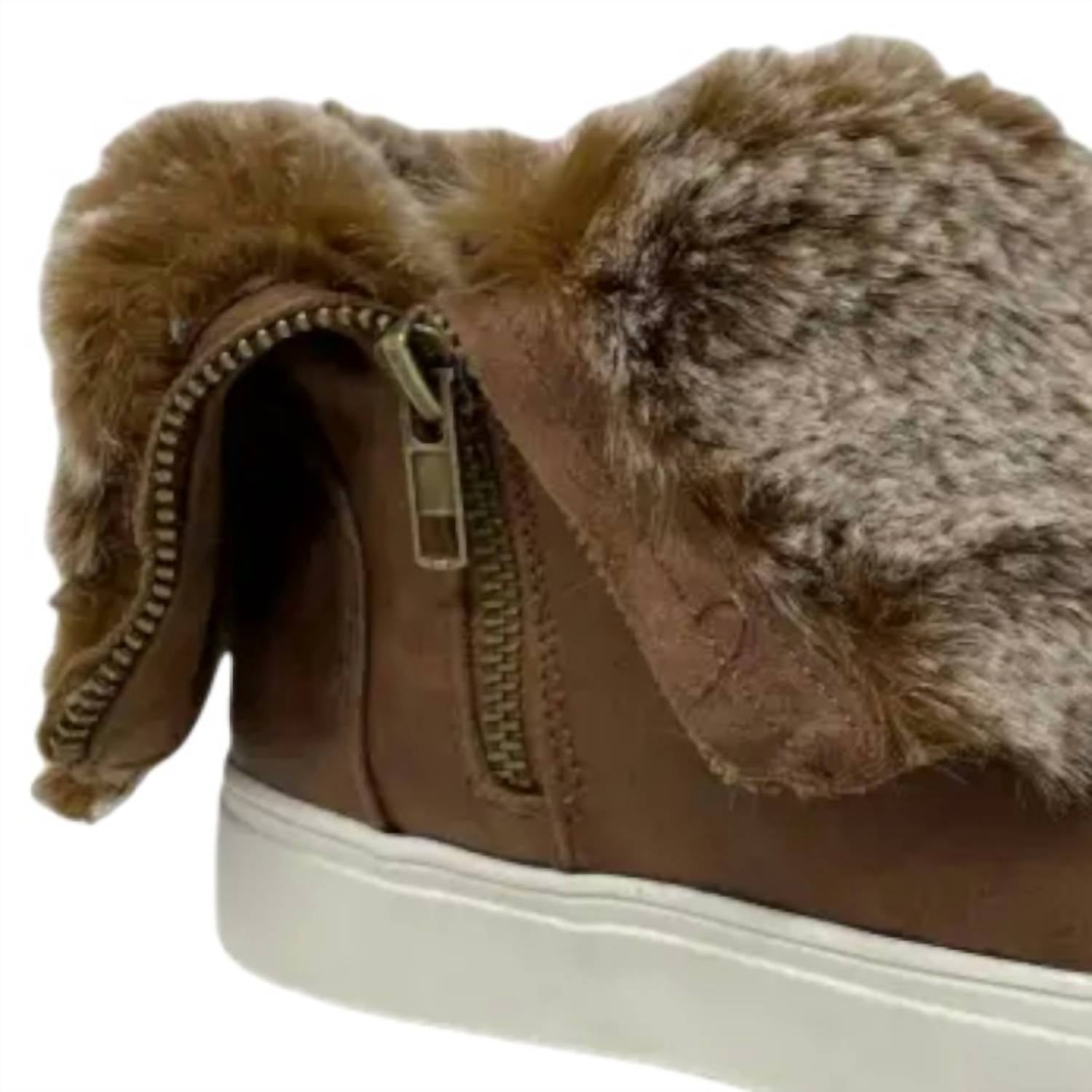 Very G - Women's Plusher Faux Fur Trim Sneaker