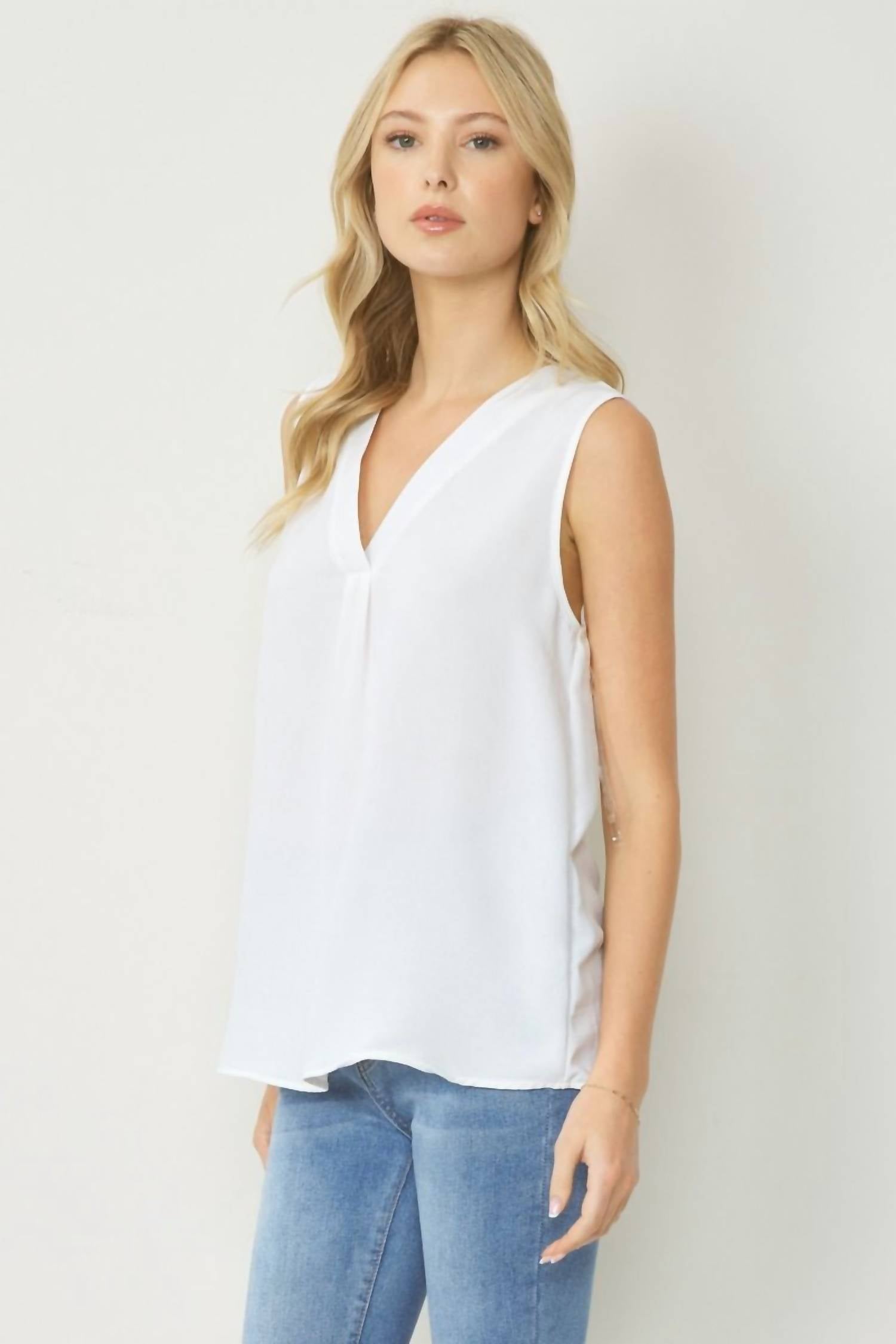 Entro - Sleeveless V-neck Top
