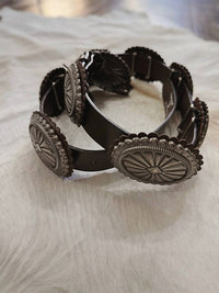 L&B - Women's Leather Belt With Vintage Concho Plate Details