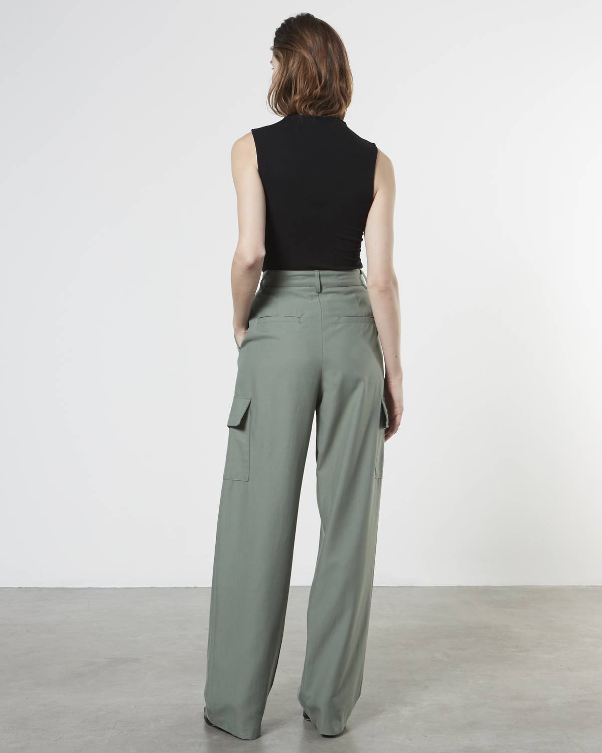 Enza Costa - SILK KNIT RIB SLEEVELESS MOCKNECK TOP