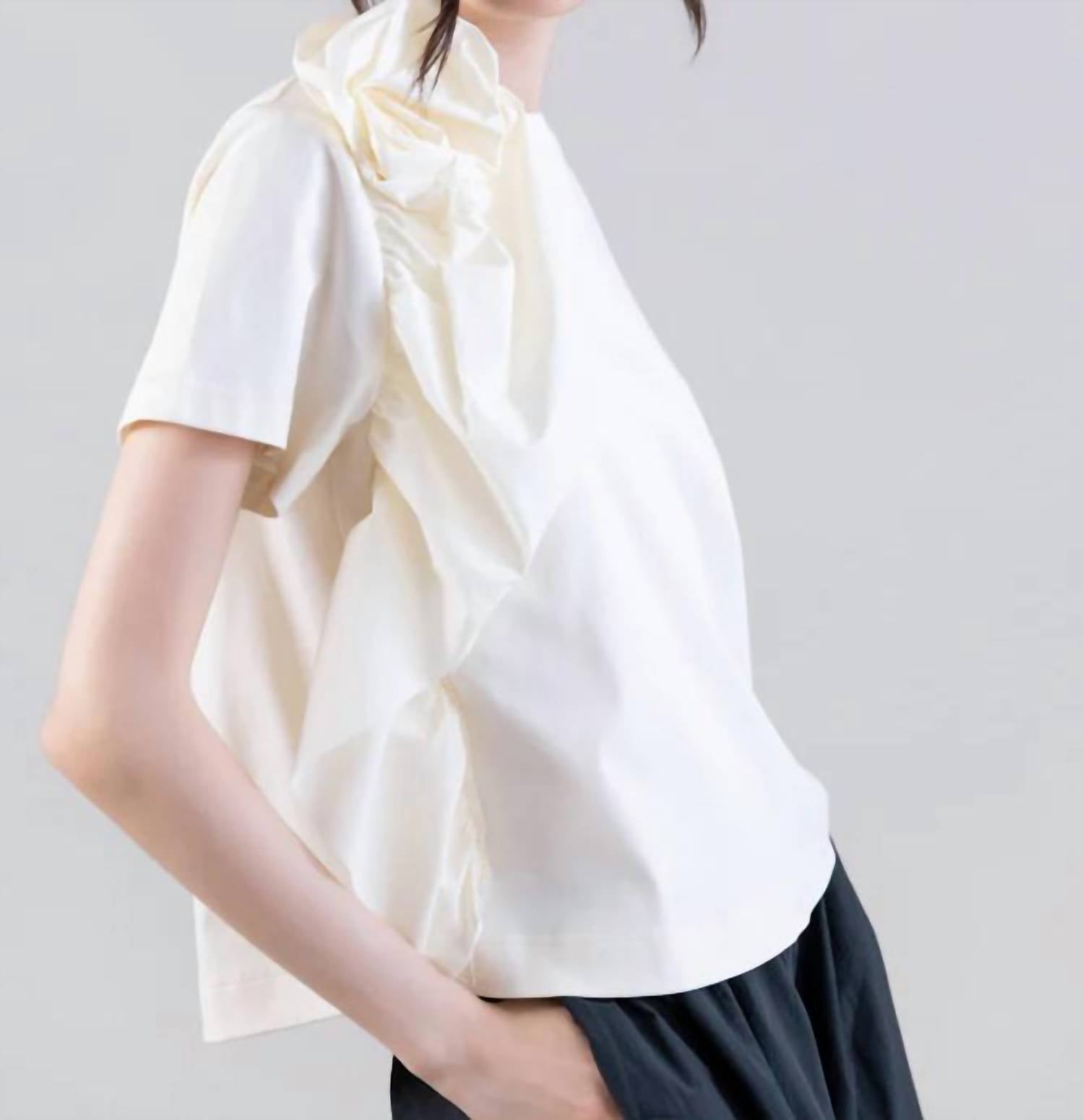 Psophia - Short Sleeve Poplin Top With Flower Detail
