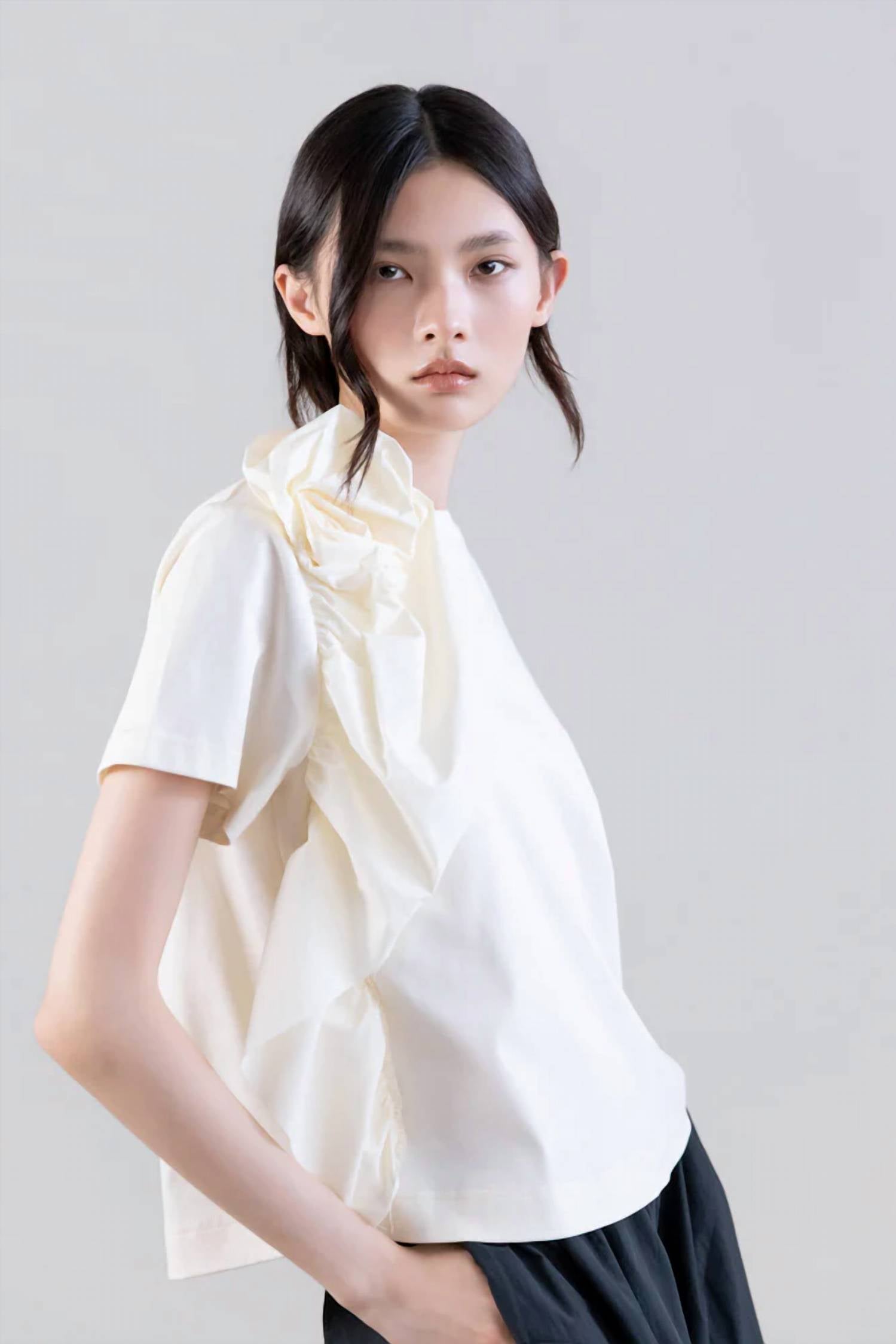 Psophia - Short Sleeve Poplin Top With Flower Detail