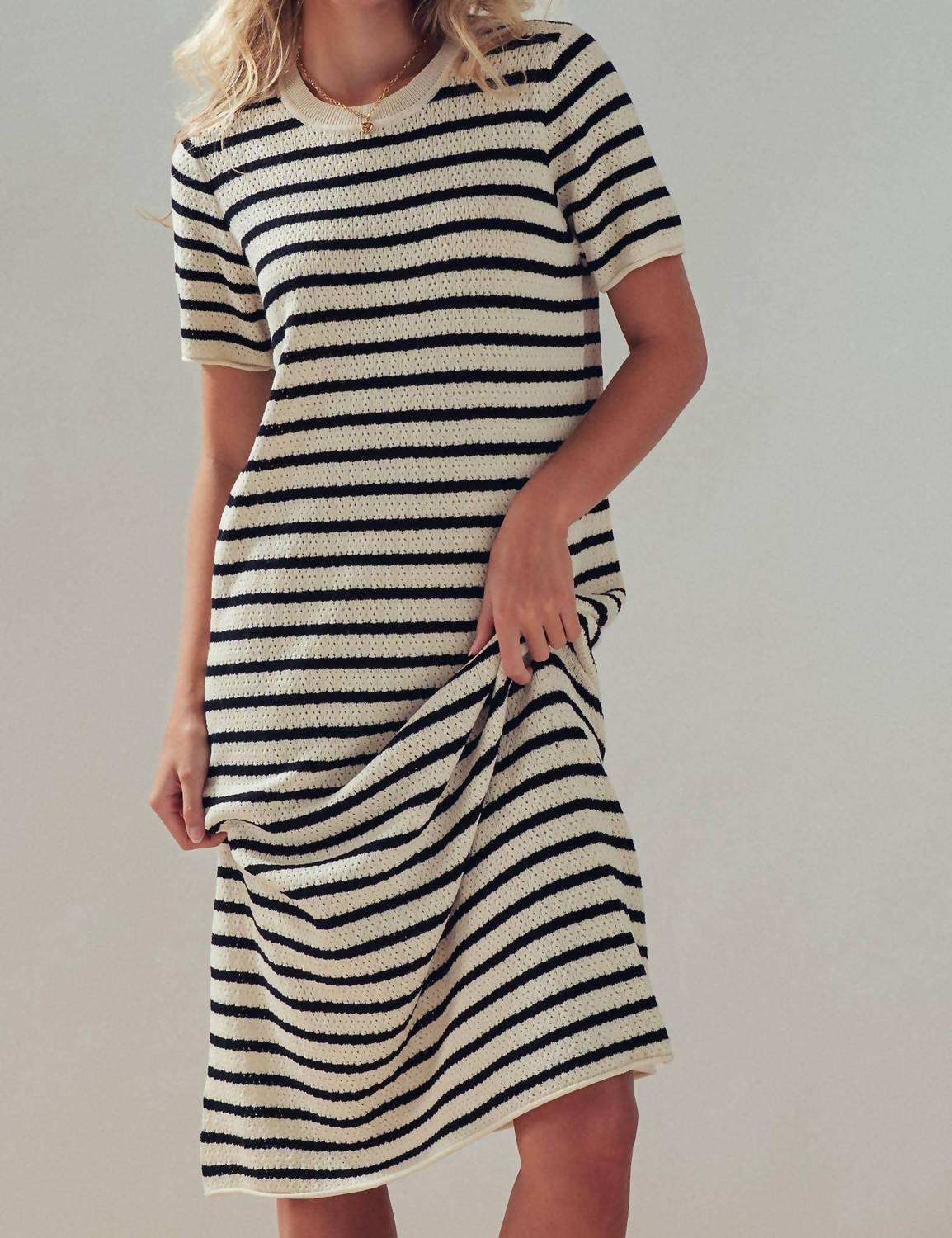 Urban Daizy - Brinley Crochet Knit Short Sleeve Midi Dress