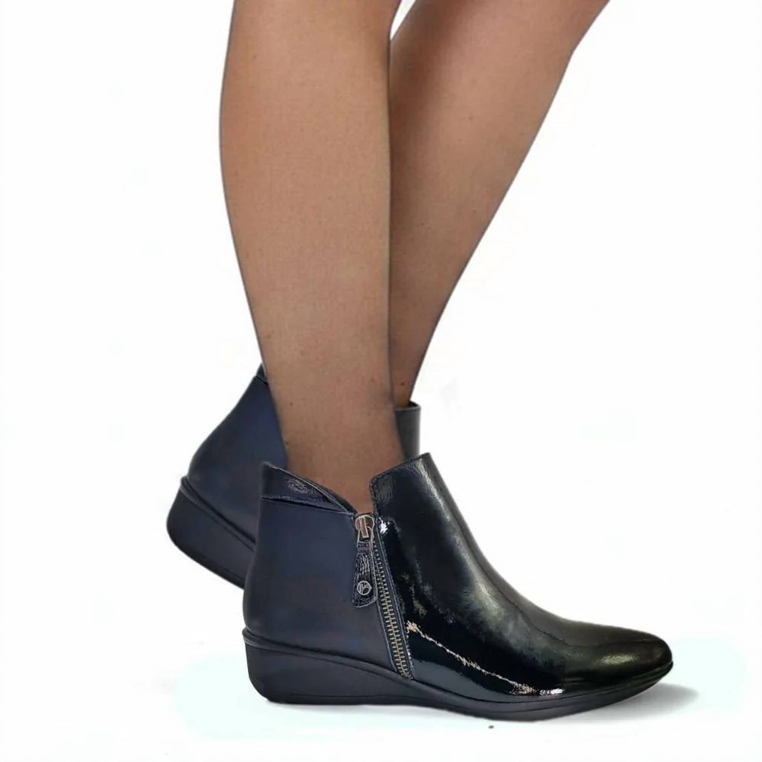 Revere - Women's Damascus Wedged Boot