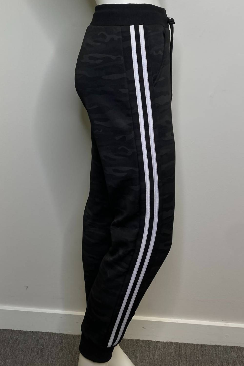 JOGGER WITH DRAWSTRING