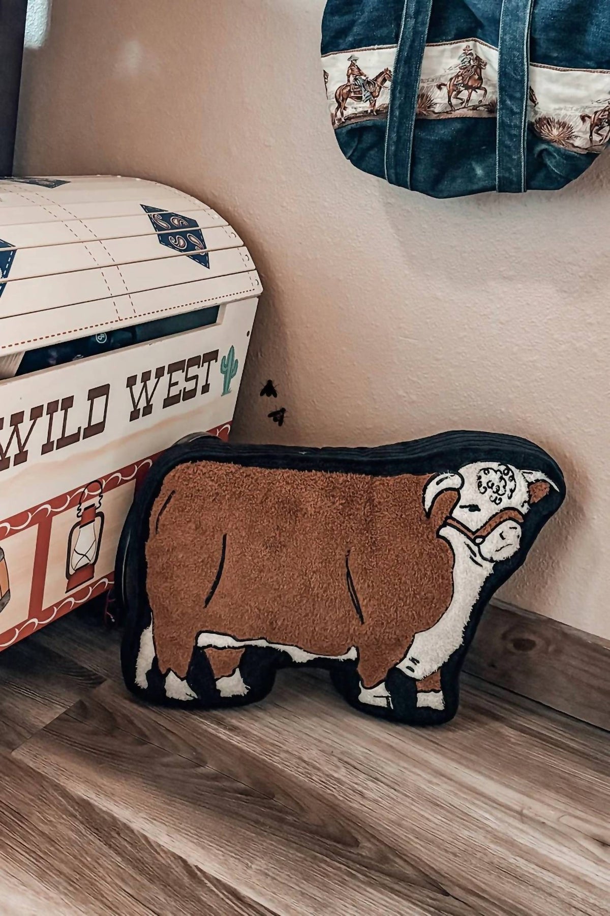2Flyco - Cattle Talk Pillow