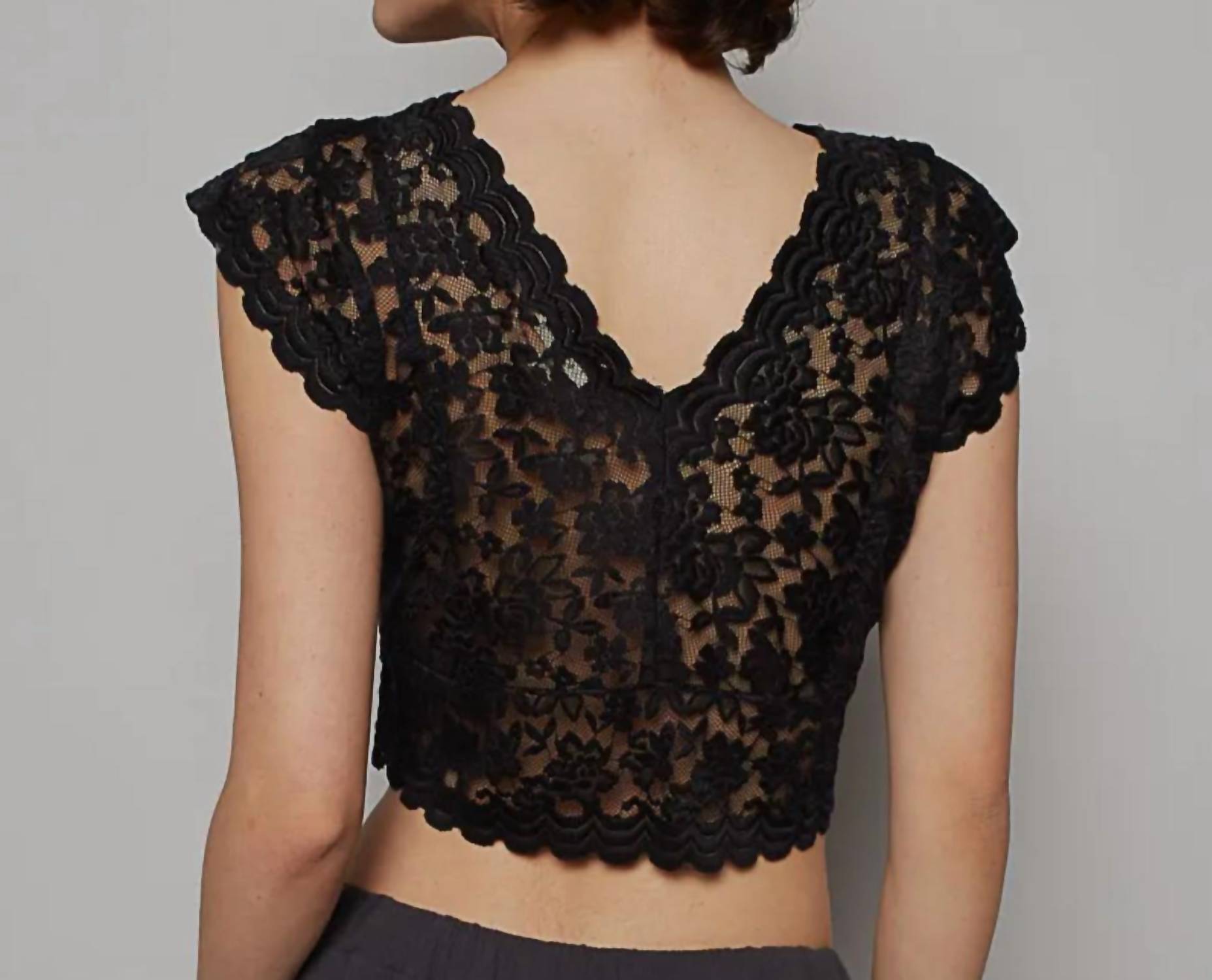 Pol - Lace Cropped Cap Sleeve Top
