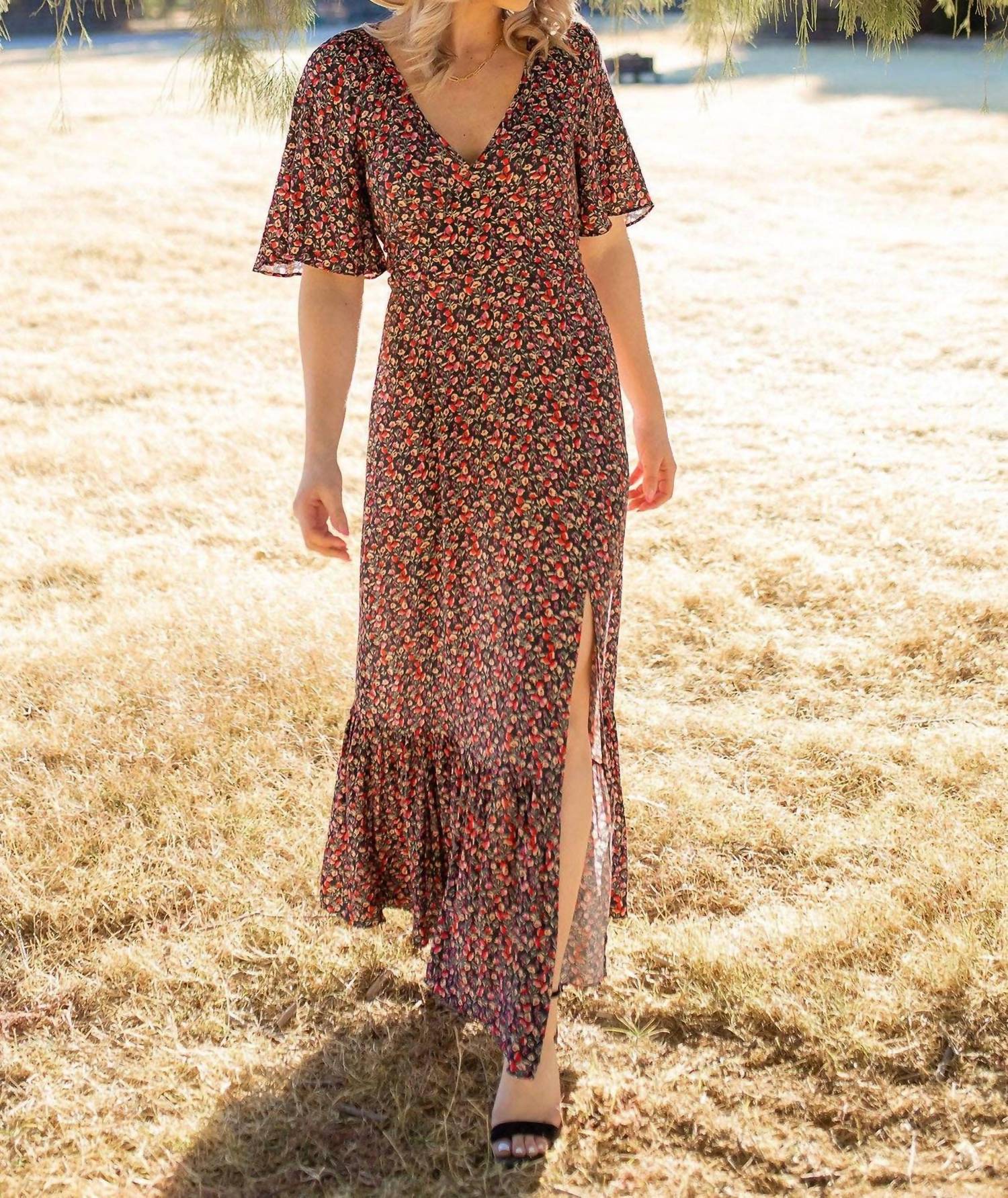 Lovestitch - Vintage Floral Print Flutter Sleeve Maxi Dress