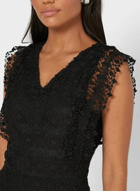 Amylynn - Lace Shift Dress